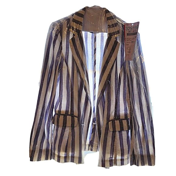 Blue and White Striped Blazer by Forever 21. 100% Cotton. Size M - Picture 6 of 7